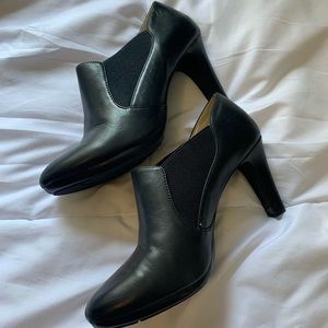 Ak Anne Klein leather heels size 8.5